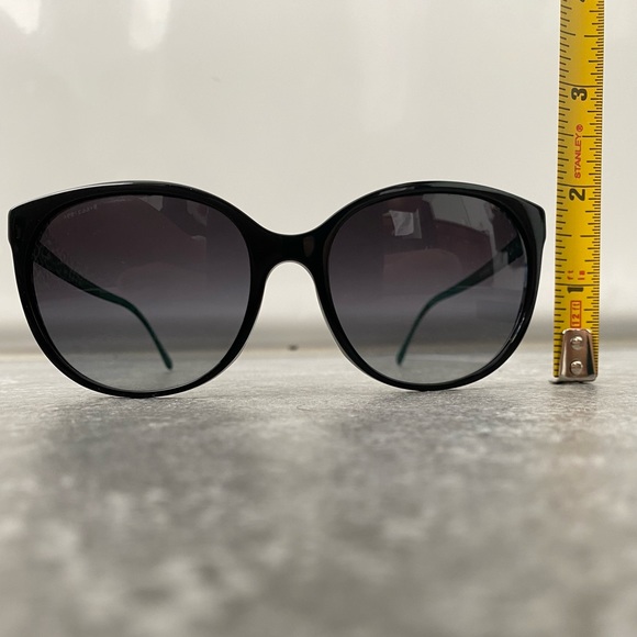 Burberry sunglasses 🕶️ pre own - Picture 1 of 13